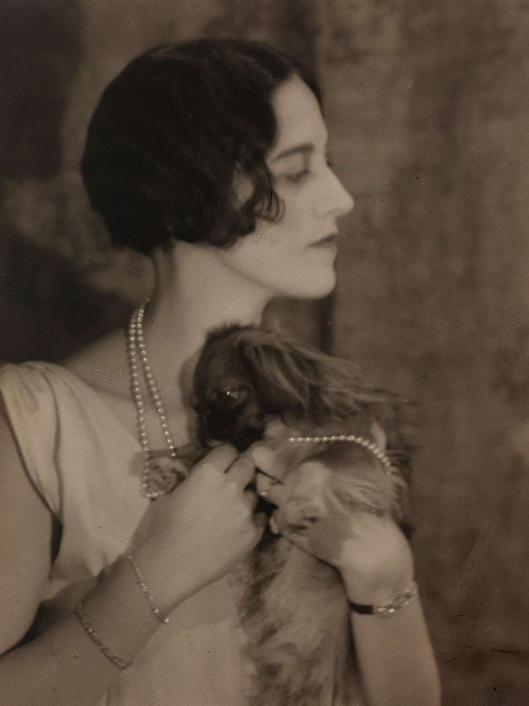 Berenice Abbott Portrait femme chien 1926 1927 Vintage silver print Photography 227x174 cm