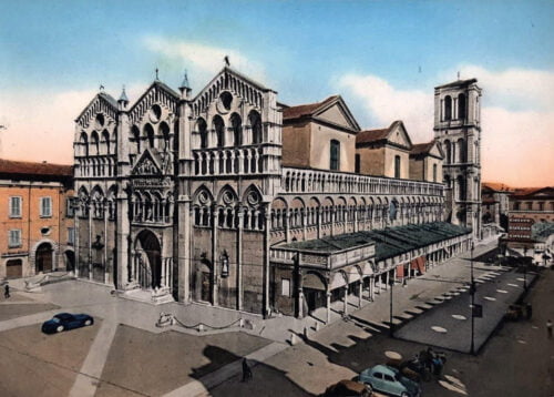 Cattedrale-e-Piazza-Trento-e-Trieste,-1955-circa,-cartolina