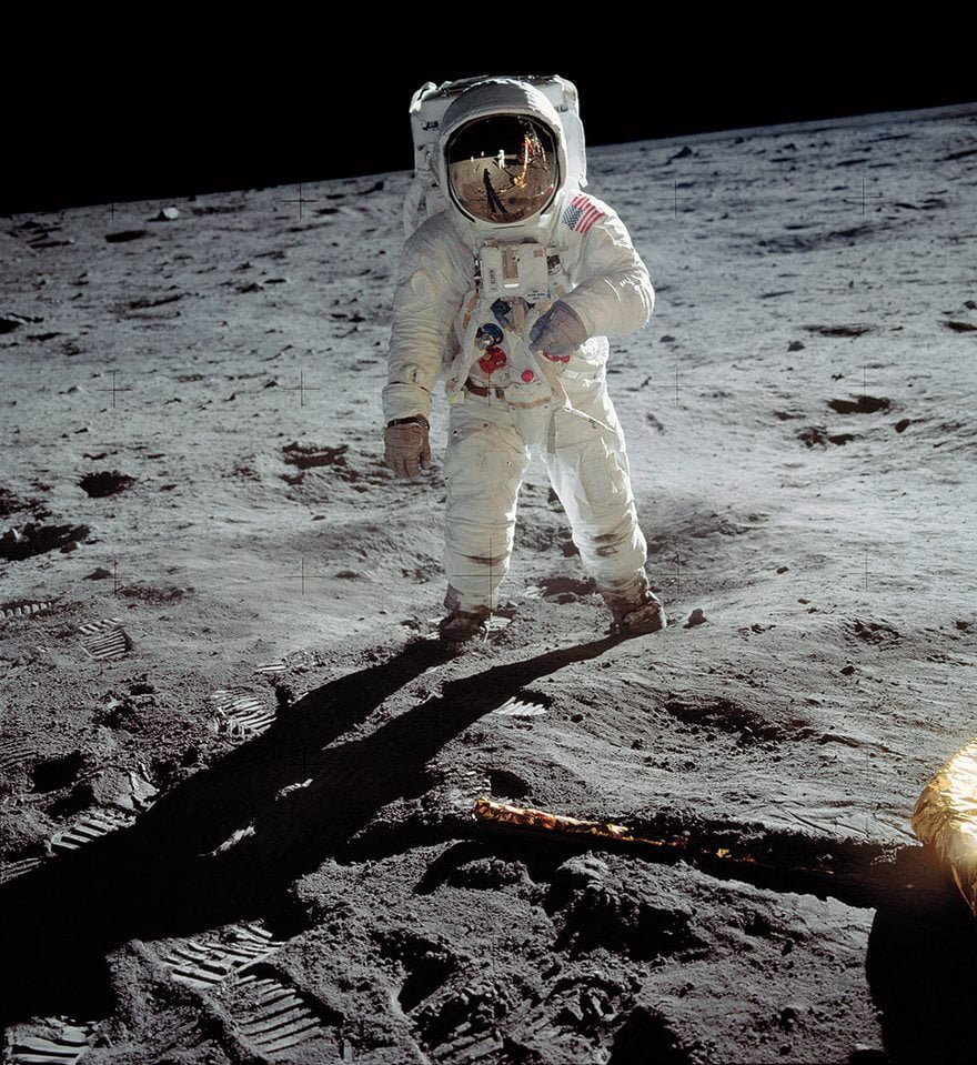 Le 100 fotografie che hanno cambiato il mondo A Man On The Moon