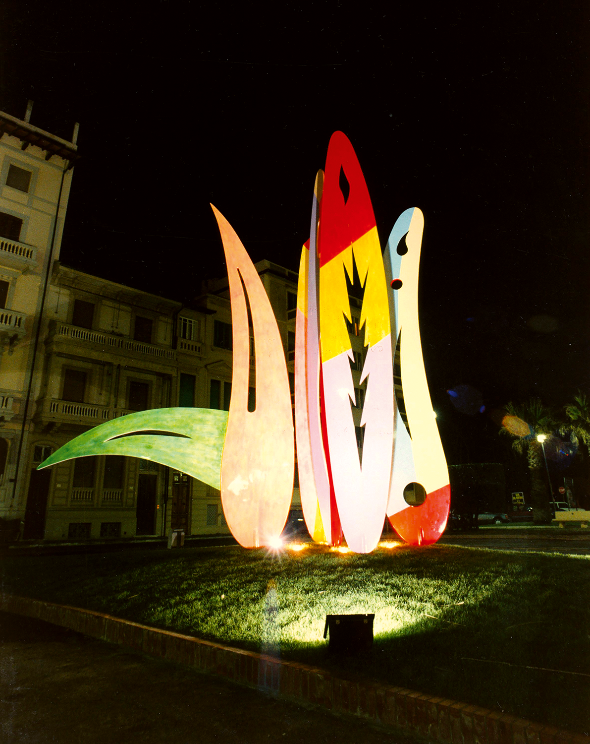 Oceaniche, 1990, fibra di vetro dipinto, cinque elementi, dimensioni varie fino a 6m, Viareggio, foto di Ugolino Magrini Oceaniche, 1990, fibra di vetro dipinto, cinque elementi, dimensioni varie fino a 6m, Viareggio, foto di Ugolino Magrini