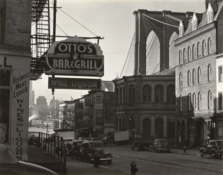 Architettura e paesaggio: da Ansel Adams a Luigi Ghirri 28 Edward Weston, “The Brooklyn Bridge” (1941), gelatin silver print © 1981 Center for Creative Photography, Arizona