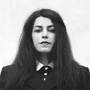 Ritratto in bianco e nero di donna marjane satrapi persepolis