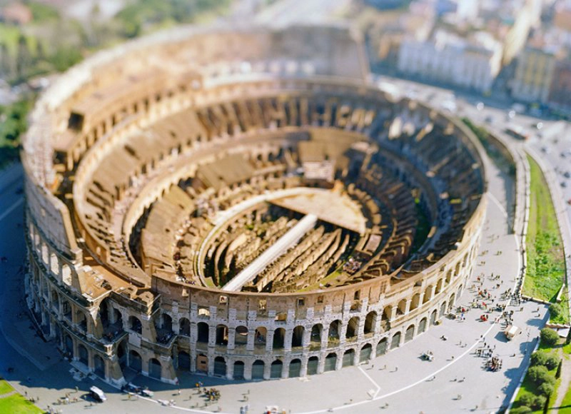Architettura e paesaggio: da Ansel Adams a Luigi Ghirri 44 Olivo Barbieri. COLOSSEO, site specific, ROMA 04, 2004 Photograph Archival pigment print, 114.3 x 154.9 cm