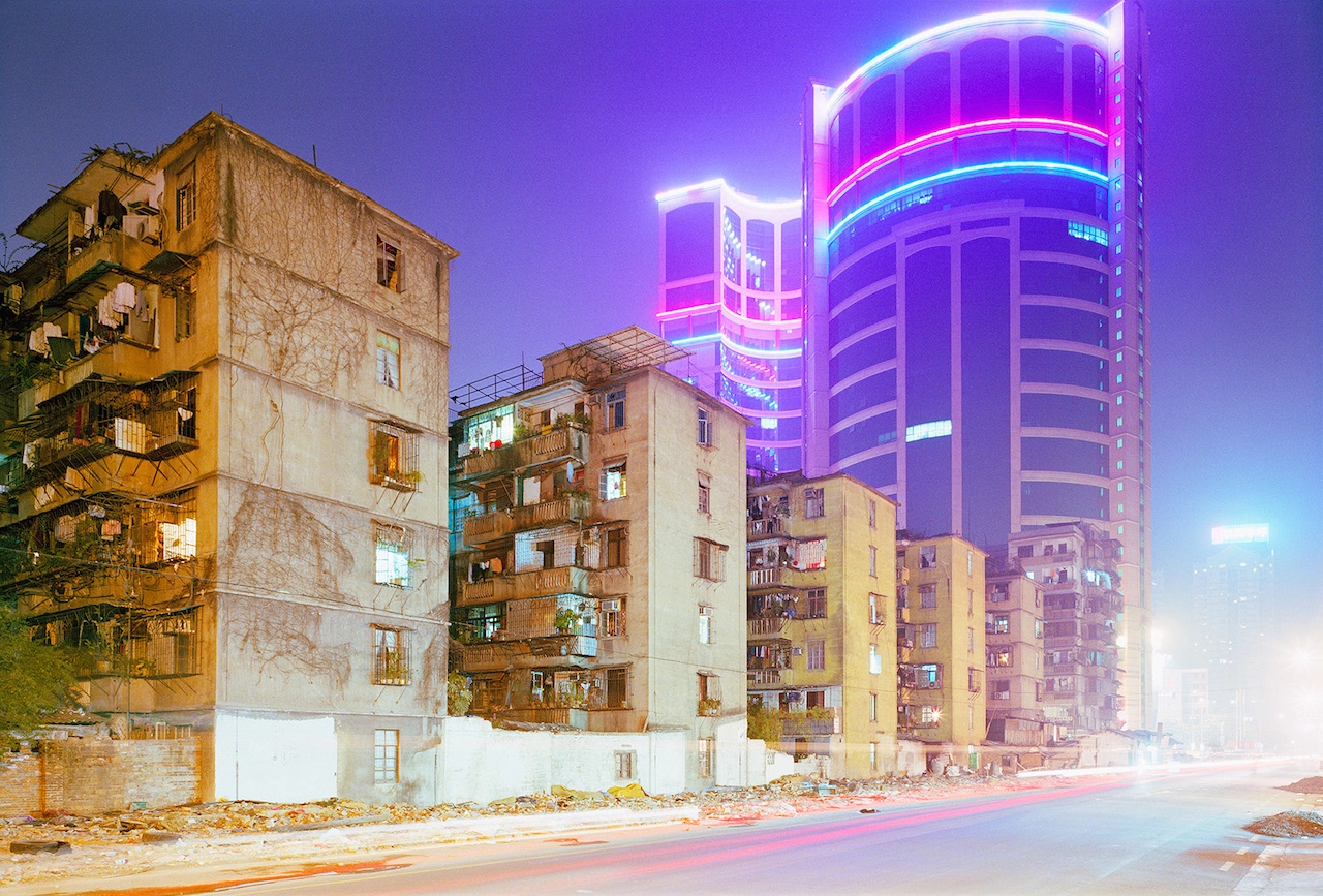 Architettura e paesaggio: da Ansel Adams a Luigi Ghirri 42 Olivo Barbieri. Canton, China, 1998