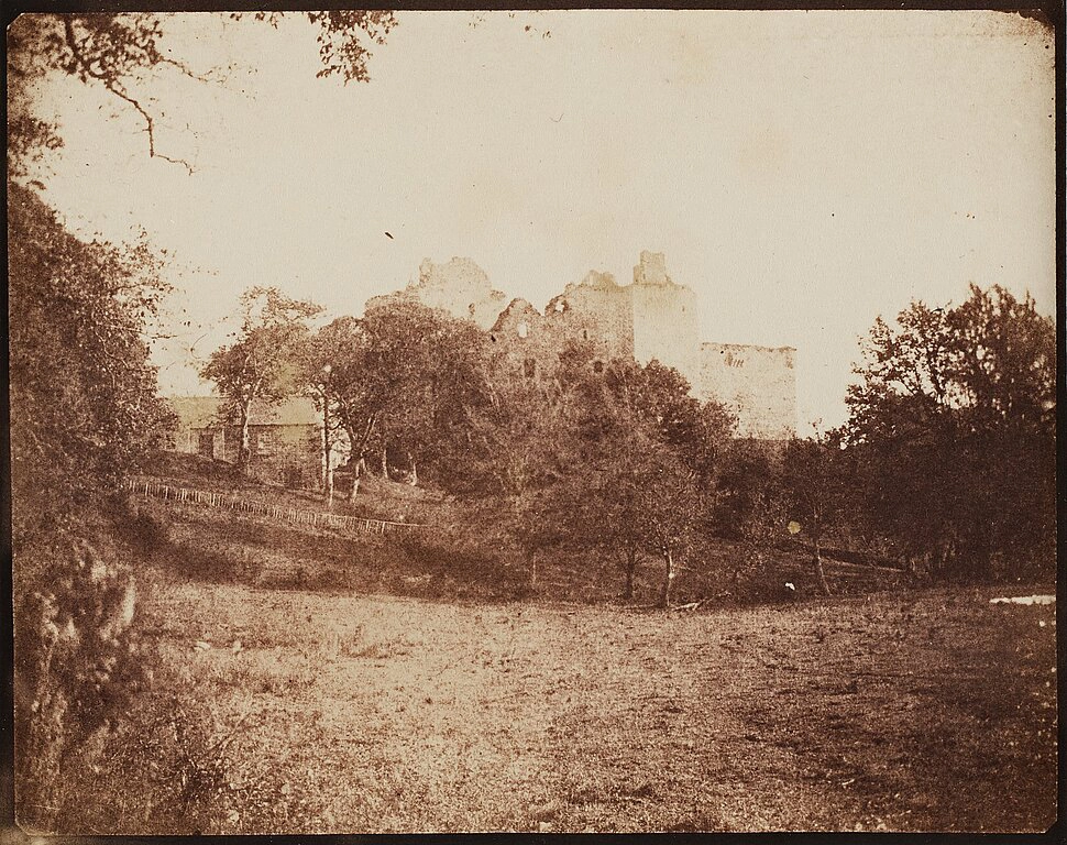 Architettura e paesaggio: da Ansel Adams a Luigi Ghirri 24 William Henry Fox Talbot (United Kingdom, 1800-1877) Lacock Abbey , 1842 Marked LA 43 on verso. Printed from a calotype negative. Salt print mounted to cardboard, image 8.5 x 11 cm.