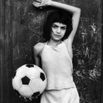 bambina con pallone