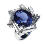 Anello 50° anniversario Gioielleria Brunelli Oro tanzanite taglio ovale Ct. 731 e 7 diamanti taglio taper Ct. 240 Collezione Gioielleria Brunelli
