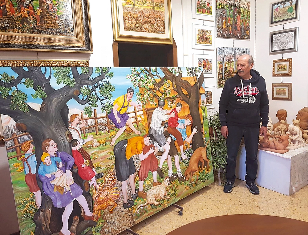 Radici: la genealogia di chi sta ai margini 3 Piero Di Pasquale davanti al dipinto Giocano a fuina di Annunziata Scipione
